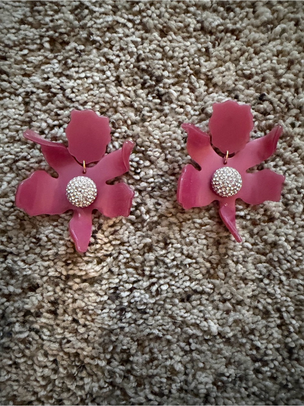 LELE SADOUGHI small crystal Lily earrings. Mauve/Pink
